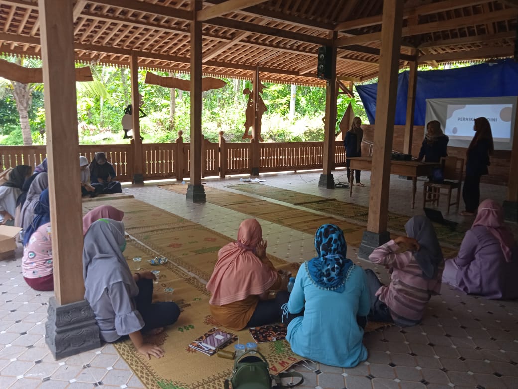 Karang Taruna Sindon Mengadakan Sosialisasi Kespro Remaja